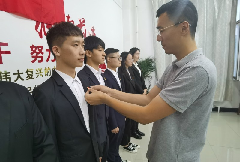 公司开展“我心面向党旗，同为建党献礼”重温入党誓词活动-1