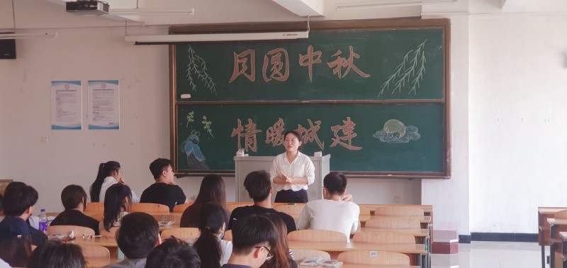 2026世界杯合作官网组织开展“月圆中秋，情暖城建”迎中秋送月饼活动-1